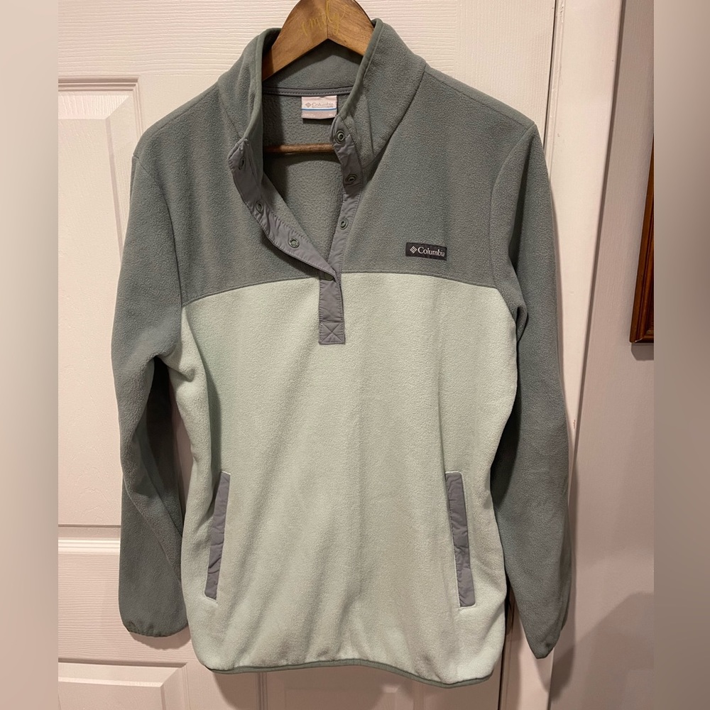 Columbia women’s pullover fleece in light green and sage - size XL